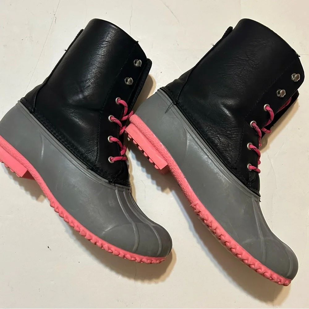 Stylish Black and Pink London fog boots size 8
